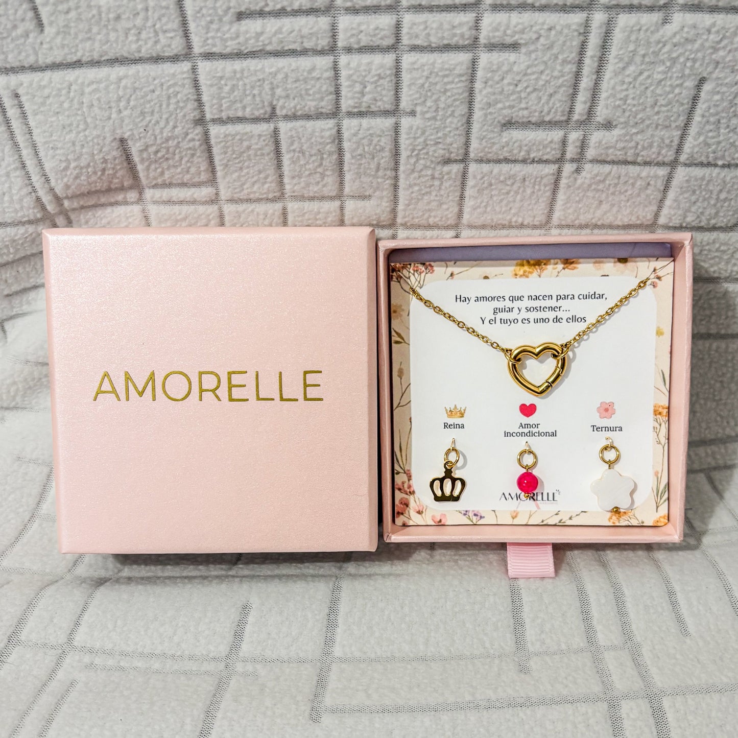 Para mamá: Collar con tres charm set